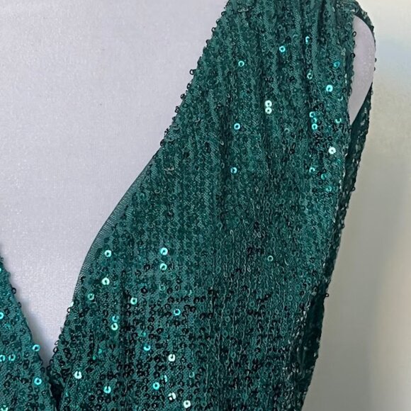 NWT Lulus Emerald Green Glitter Deep V Neck Sparkle Sequin Cowl Back Medium NEW - Picture 6 of 15